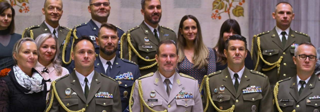 Na Vítkově byli 27. října jmenováni noví plukovníci Armády České republiky 