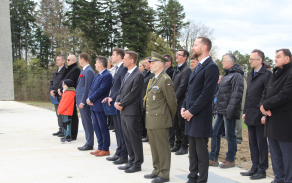 pietní akt u památníku Ploština