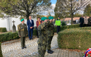 pietní akt, Napajedla